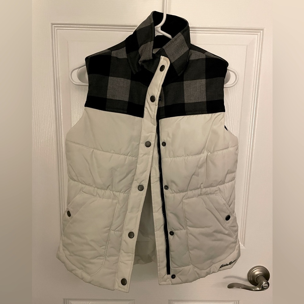 Eddie Bauer women’s puffer vest, white with buffalo print, XS